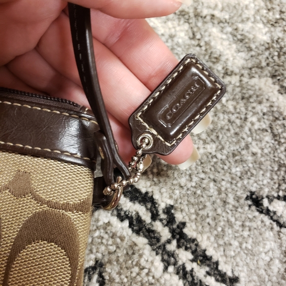 Coach wristlet - Picture 2 of 4